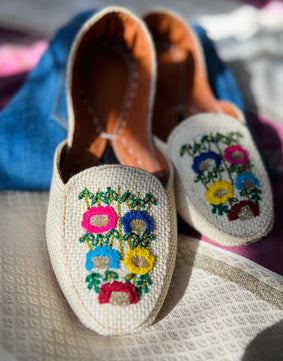 Off White Loafers ( Limited Stock Up to 47% 🤩 )